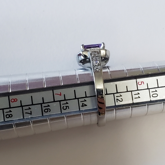 Princess cut pale amethyst ring silver tone, size 6. - Picture 6 of 6